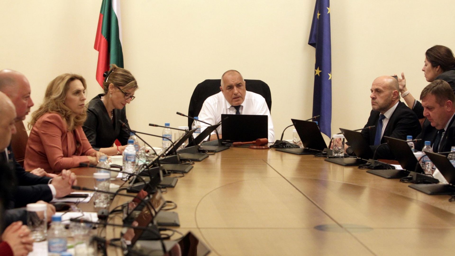 Министър председателят Бойко Борисов свиква извънредно заседание на Министерския съвет съобщиха