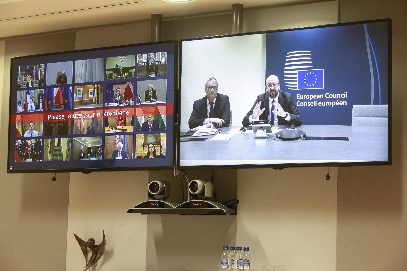 Поредна видеоконферентна среща на евролидерите. Не е ясно кога те ще успеятда се съберат в Брюксел