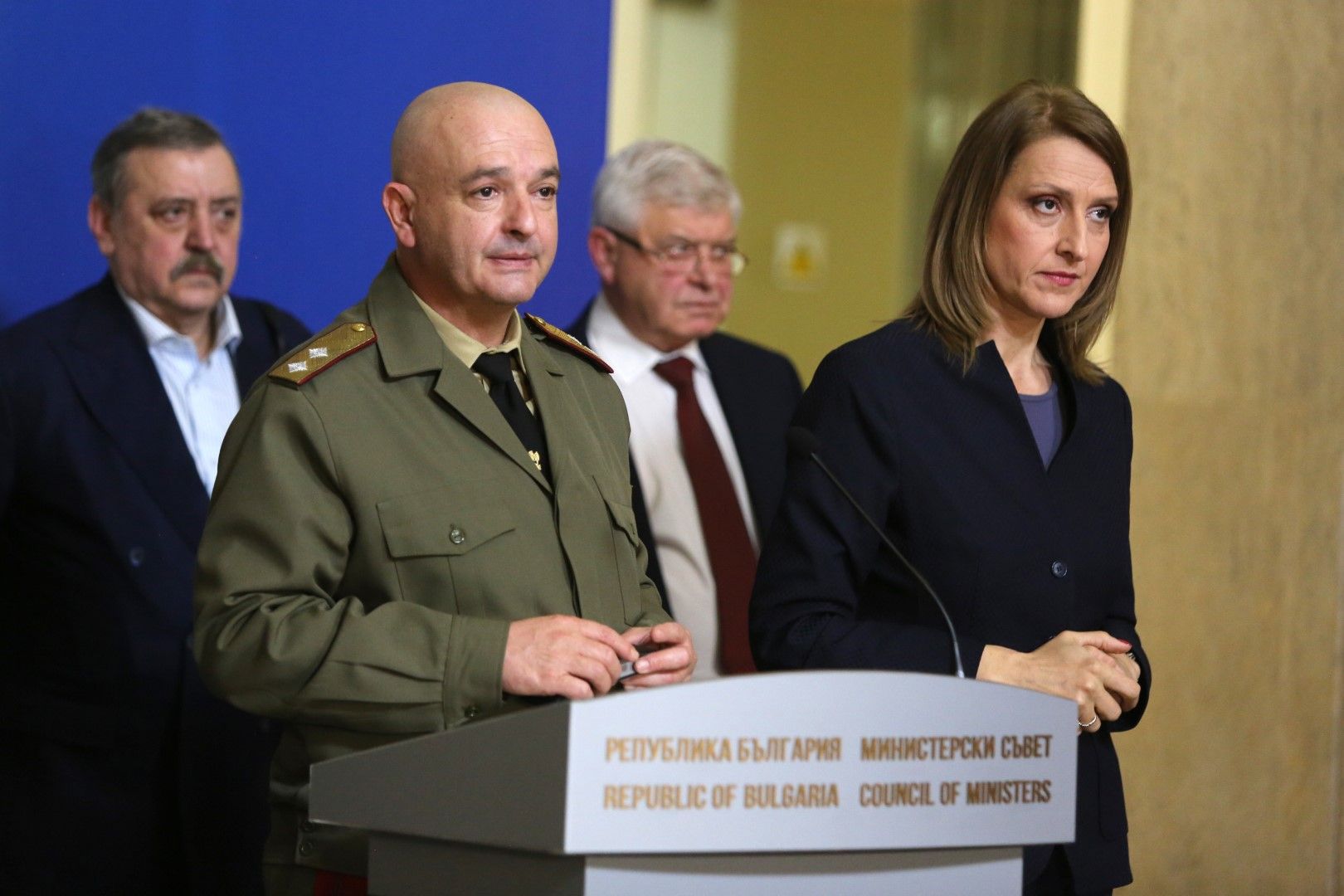 генерал-майор Венцислав Мутафчийски (втори отляво надясно), началник на Военномедицинската академия и председател на Националния оперативен щаб за борба срещу коронавирус
