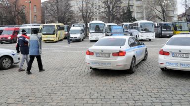 Коронавирусът удари вътрешния и външен транспорт