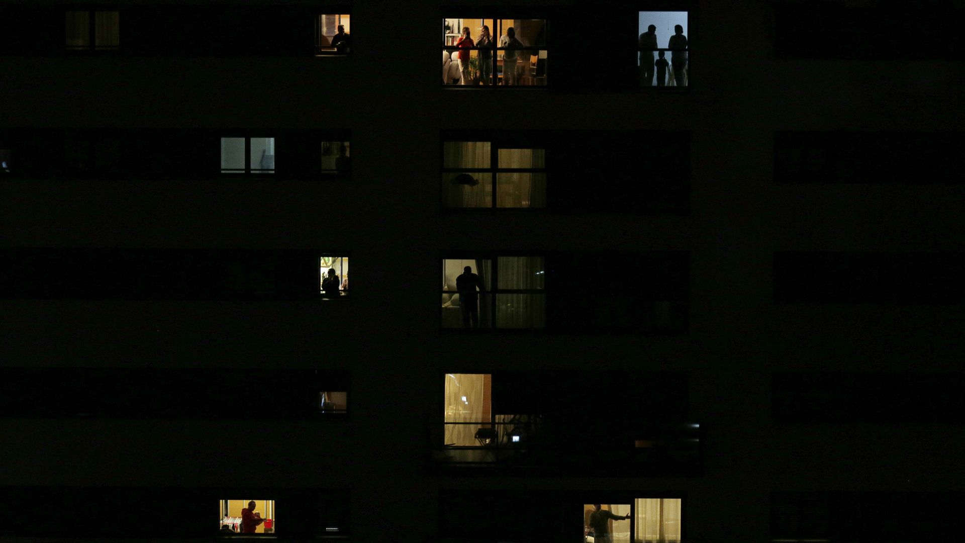 Испания обяви 15 дневно извънредно положение след като вчера бяха регистрирани