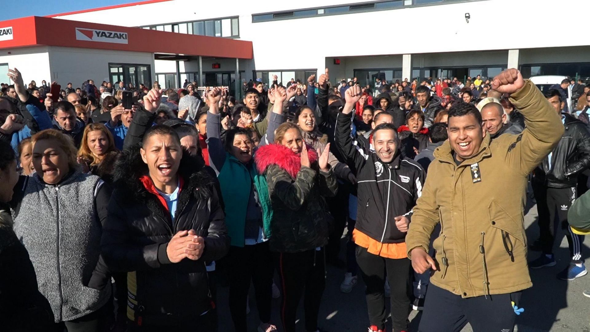 Работниците от фабрика Язаки Yazaki произвеждаща електрооборудване за автомобили и