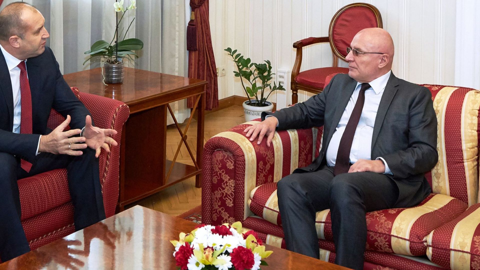 Държавният глава Румен Радев се срещна на Дондуков 2 с