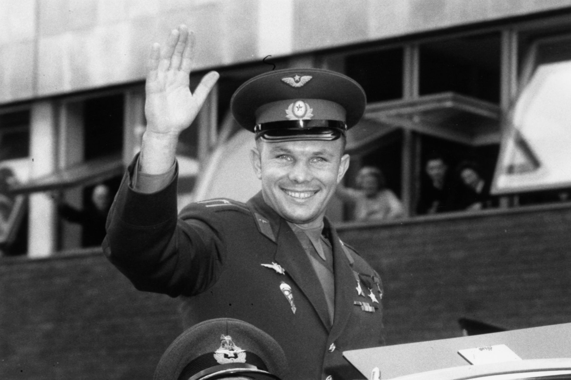 Юрий Гагарин умира едва на 34 години при тренировъчен полет