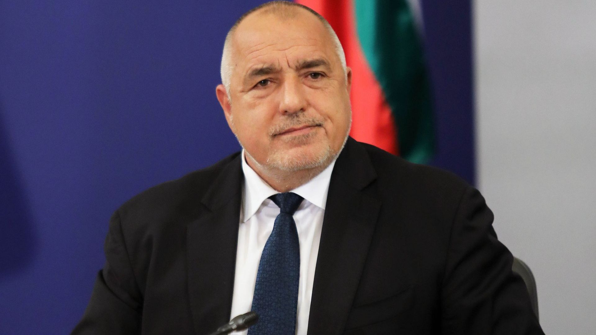 Няма да изнасяме никакви защитни облекла и маски навън докато