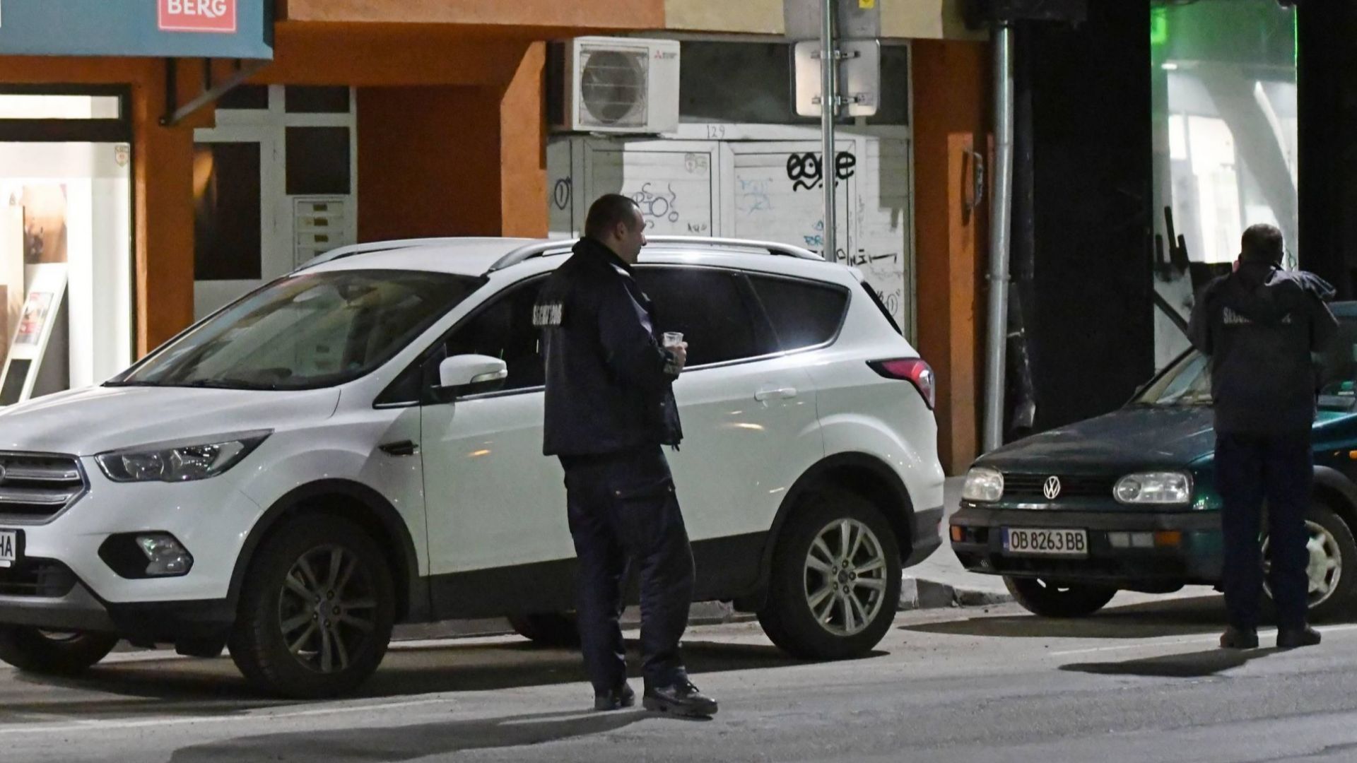 Виж още Венелина Гочева Слави Ангелов е бил опериран кракът