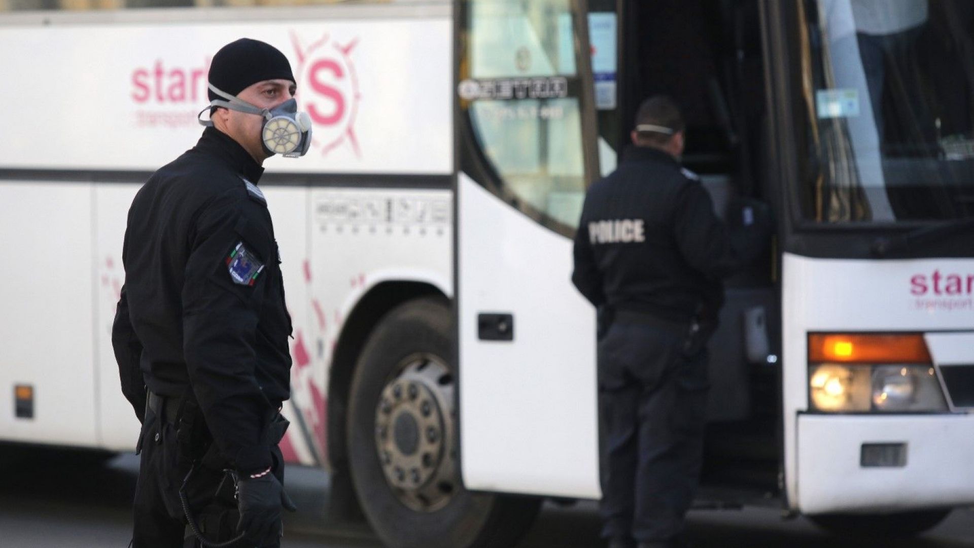 Новият коронавирус може да оцелее в продължение на часове извън