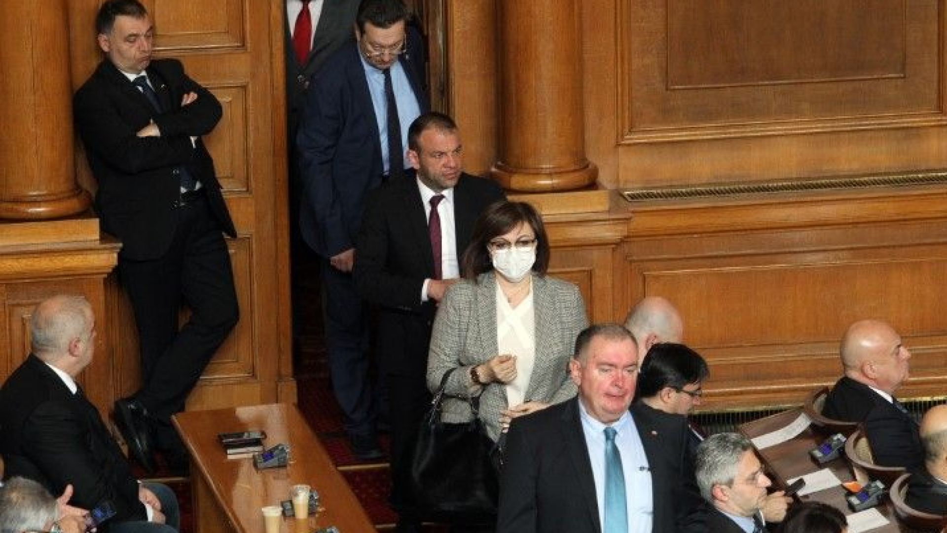 Парламентът обсъжда на първо четене законопроект за мерките по време