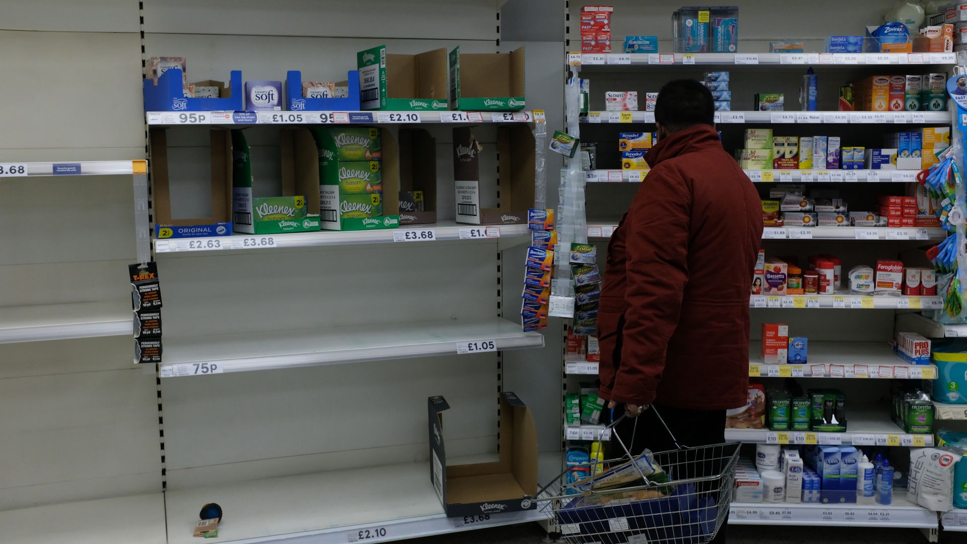 Паниката доведе до лимити за стоки в британските магазини