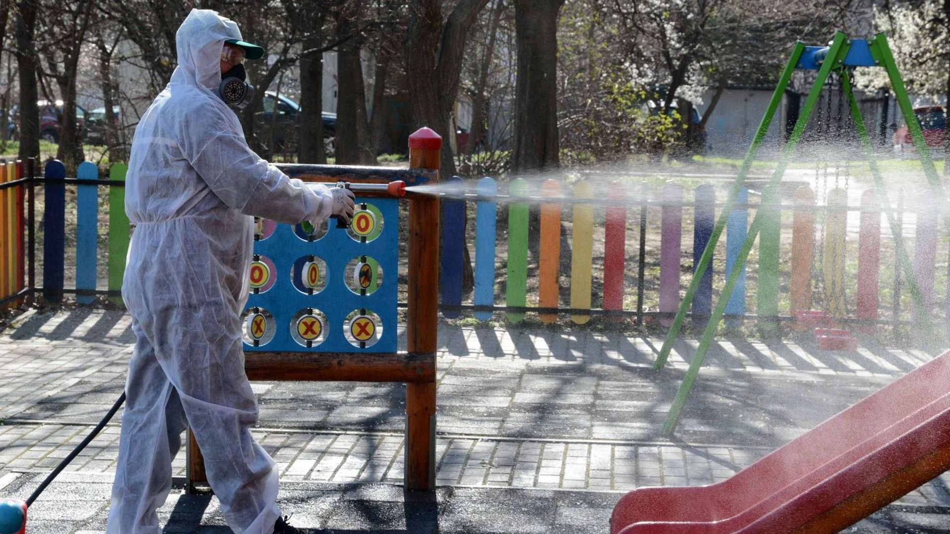 Започва изпълнението на график за дезинфекция на улиците с хлорен