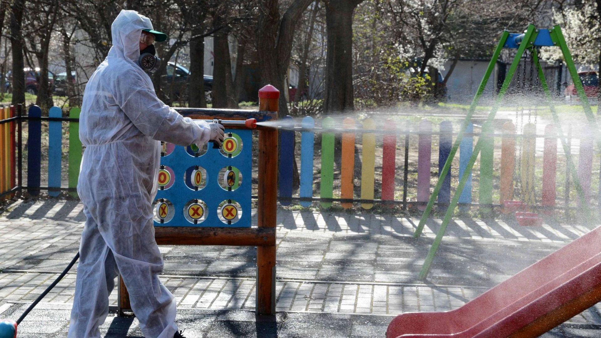 Всички спирки на градския транспорт се дезинфекцират Продължава и дезинфекцията