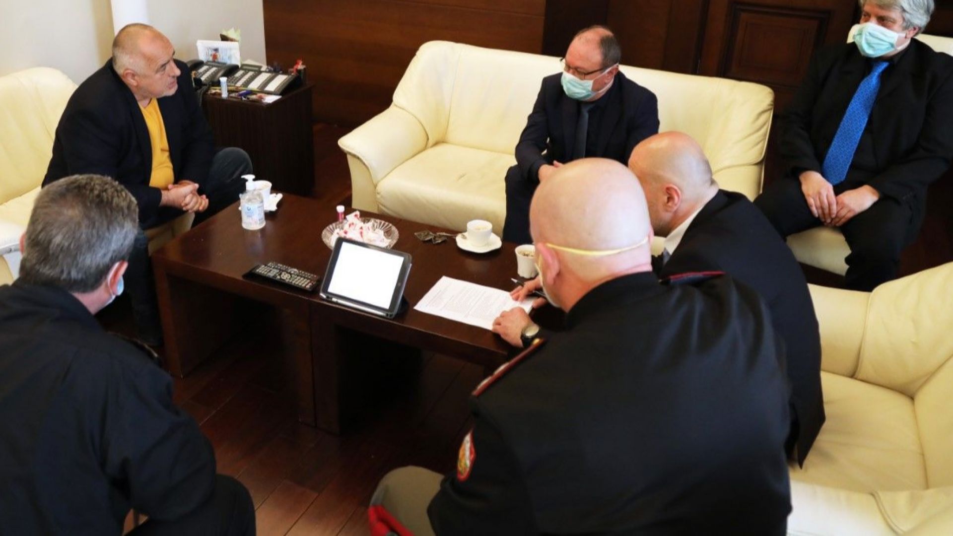 Единствената мярка която още остана е да забраним да се