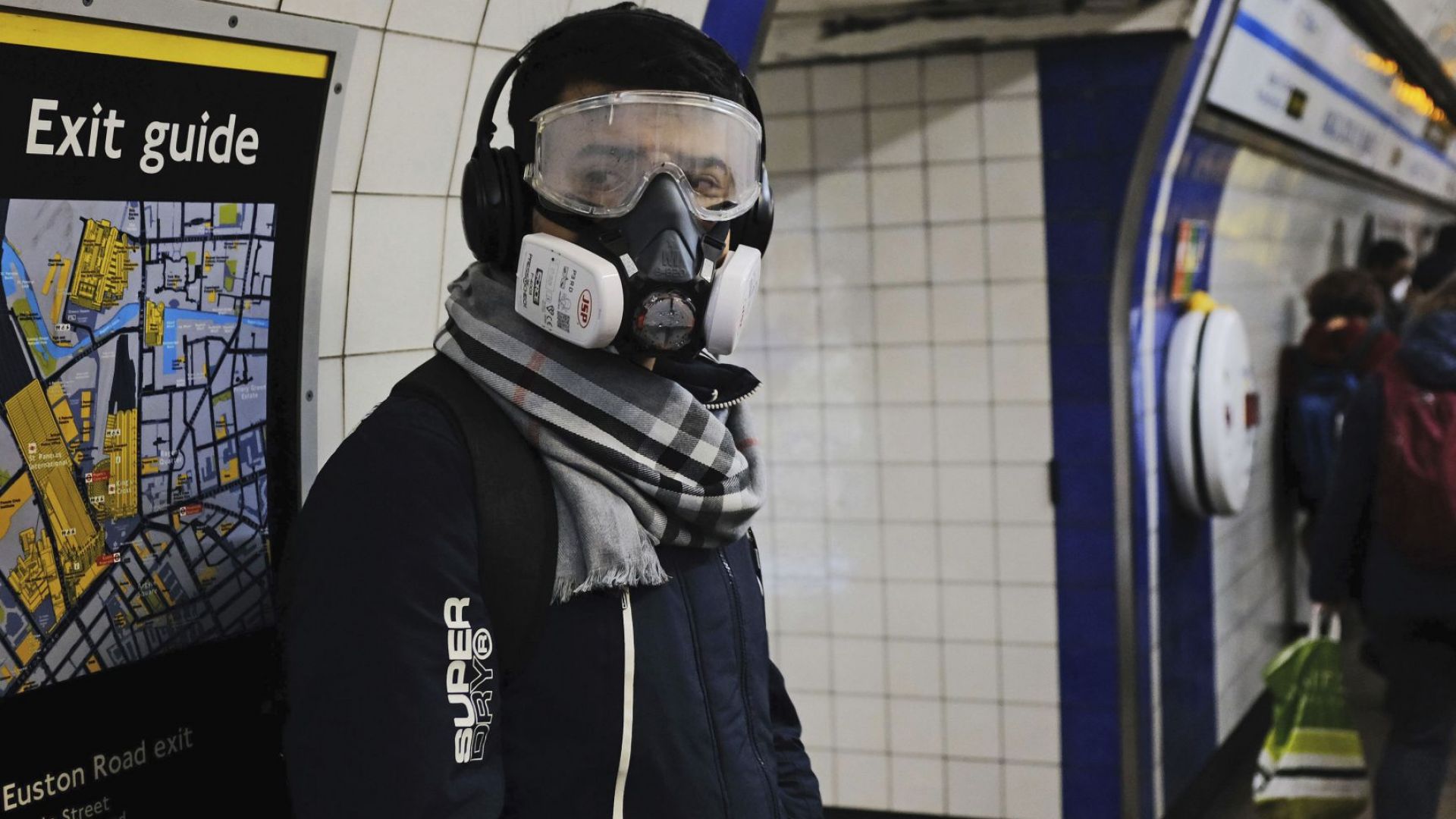 Лондончани чакаха на дълги опашки рано тази сутрин за да