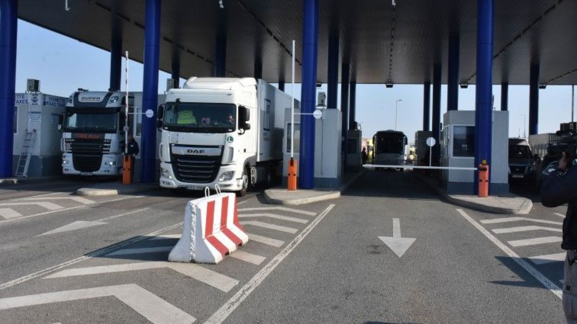 От 15 часа днес на ГКПП Калотина и ГКПП Връшка