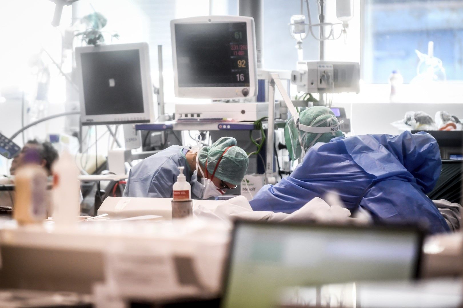 Медици се борят за живота на пациент в болница в Бреша, Северна Италия 