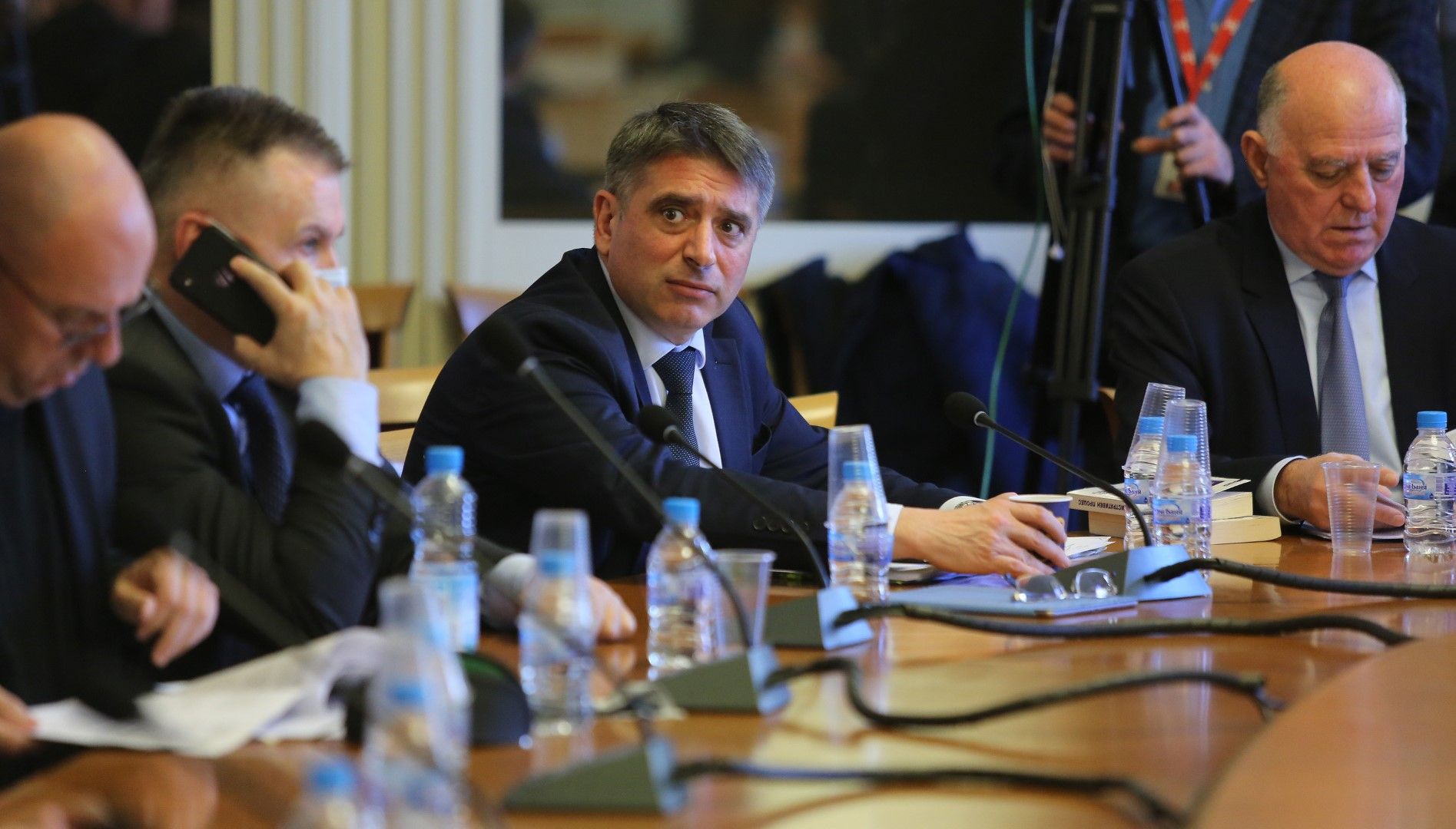 Министърът на правосъдието Данаил Кирилов по време на заседанието на Правната комисия