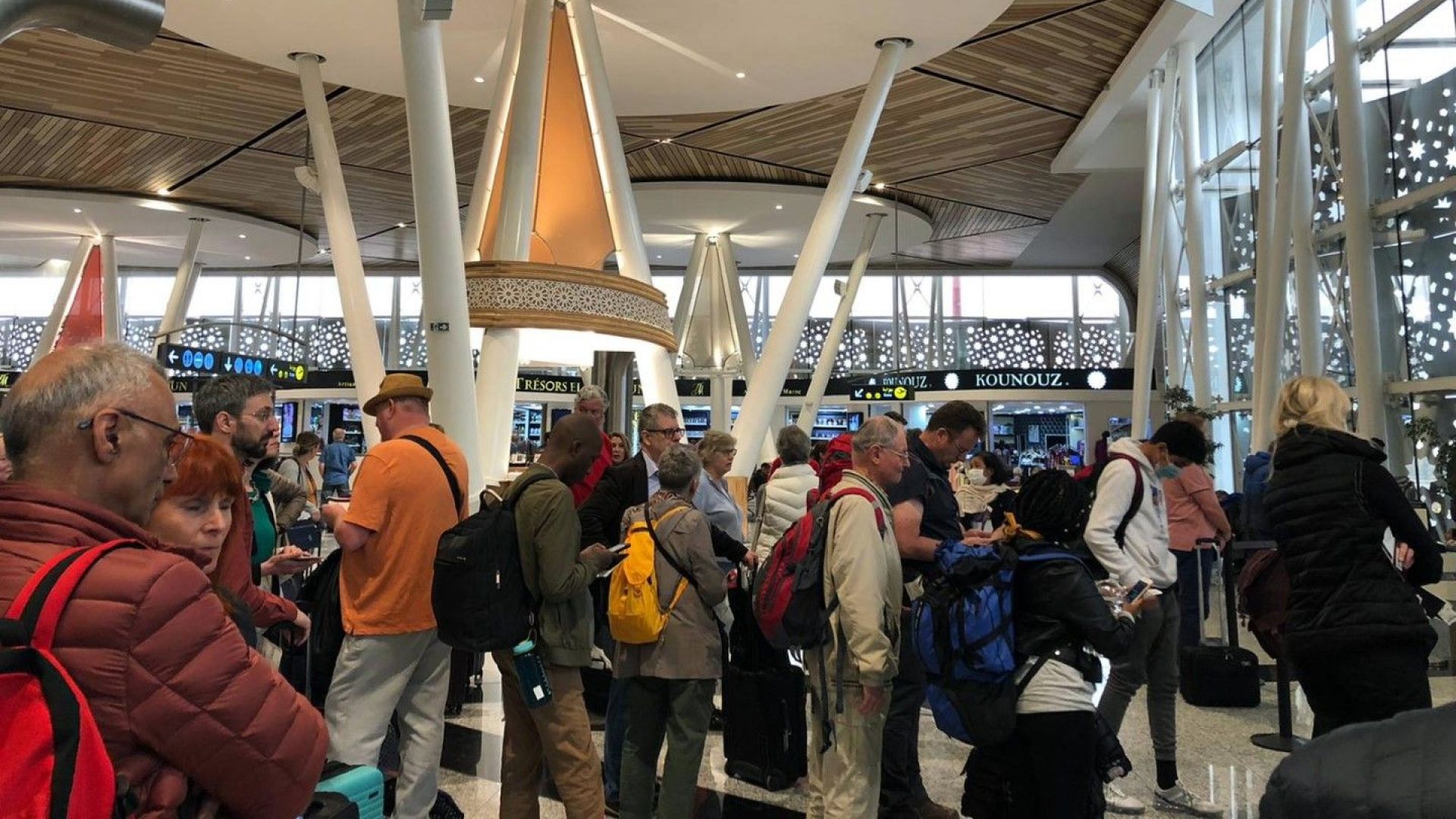 Осем български граждани се завръщат от Мароко и Тенерифе със