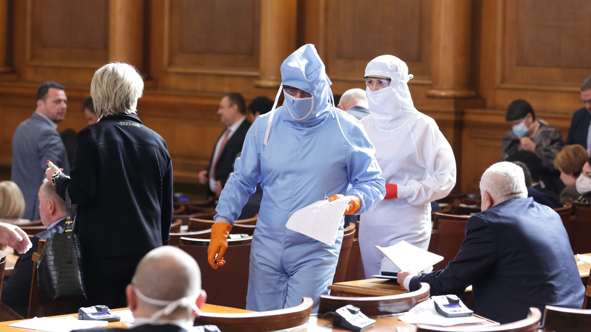 Депутатите в Народното събрание изслушват на закрито заседание председателя на