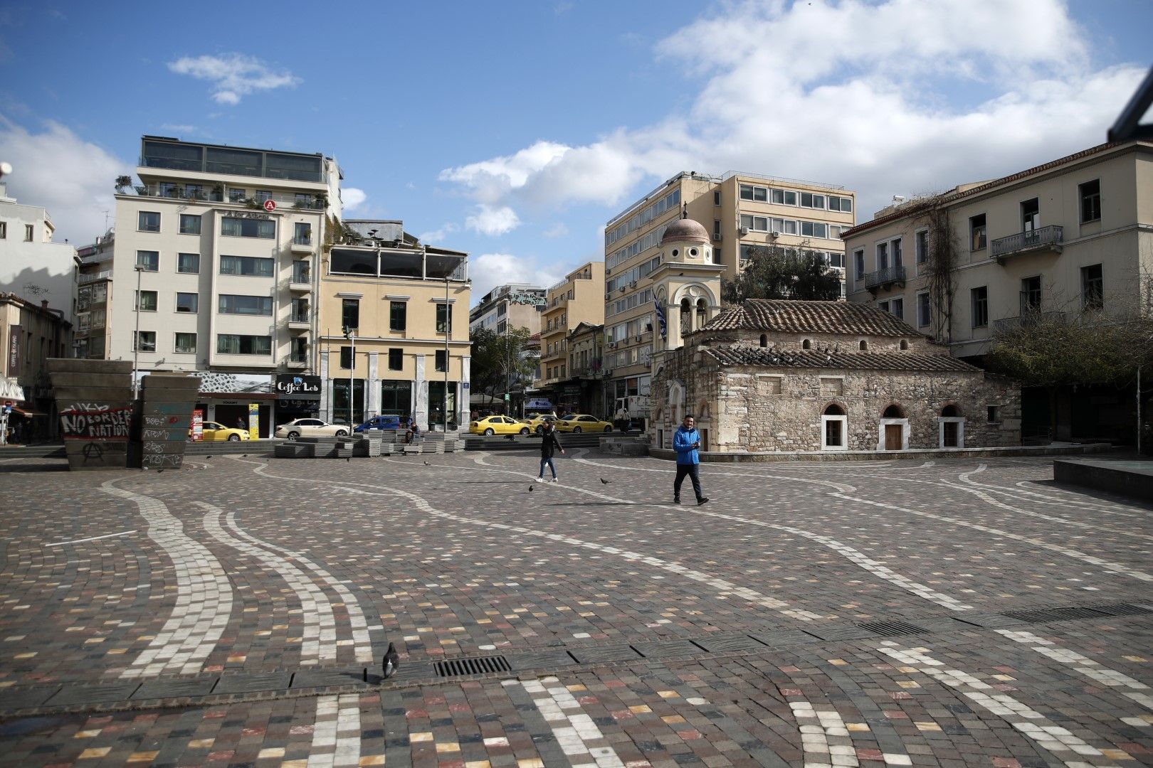 Централните площади в Атина пустеят