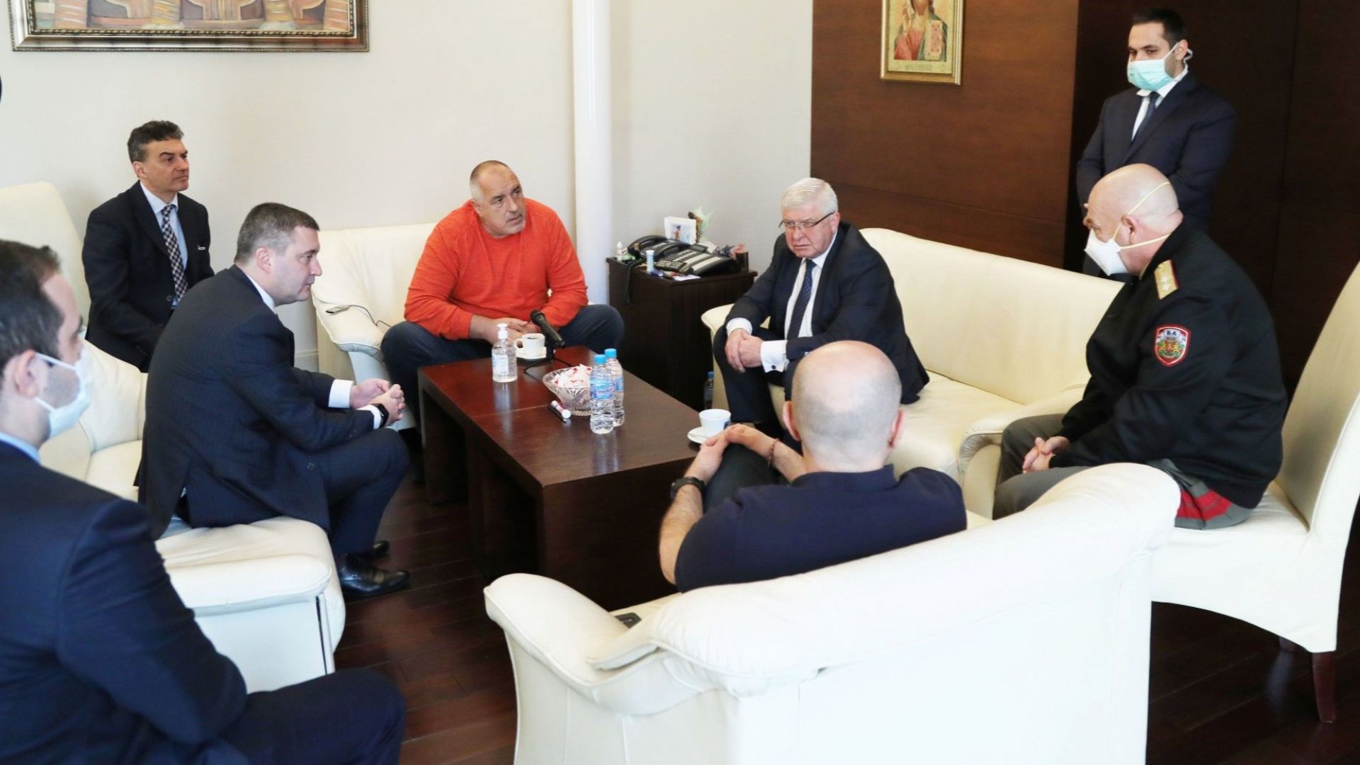 Спираме износа на хининови лекарства и започваме да произвеждаме