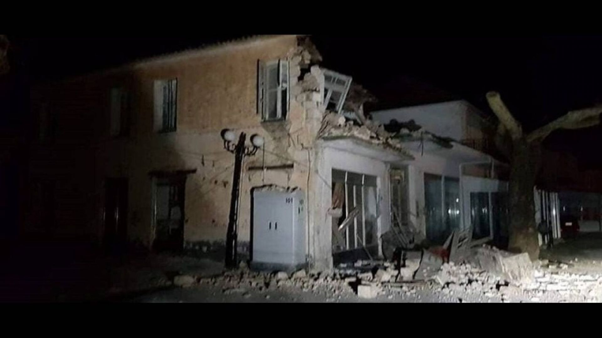 Земетресение с магнитуд 5,6 в Гърция, съобщи Европейско-средиземноморският сеизмологичен център,