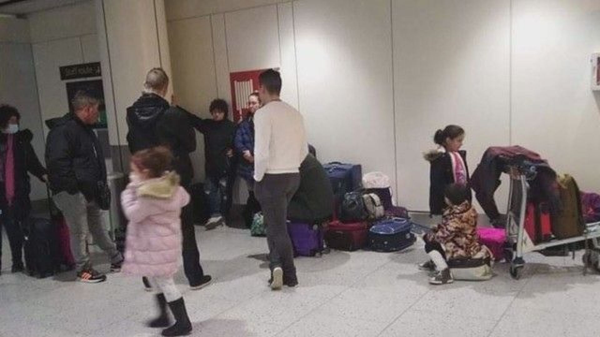 Продължават неволите на български граждани в опитите им да се