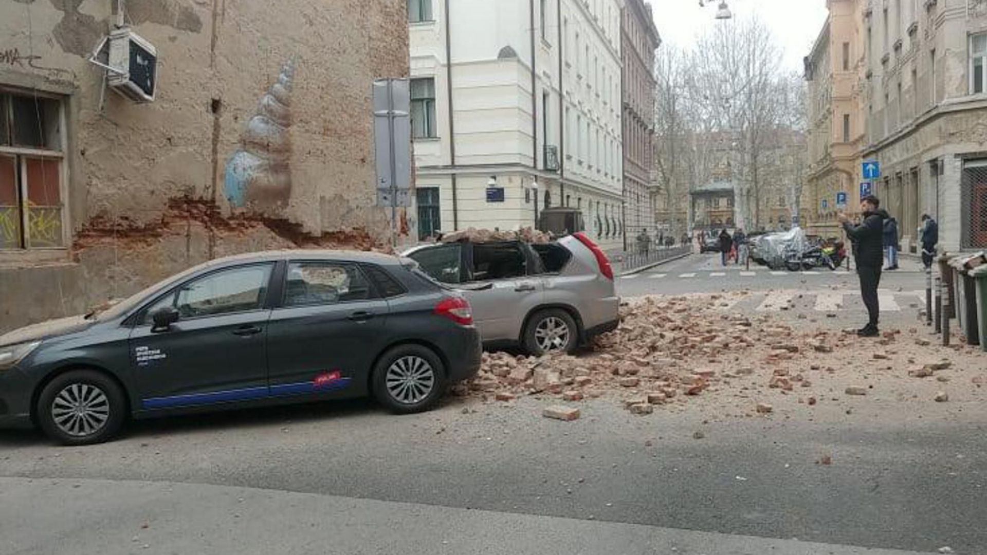 Петнайсетгодишно момче е починало в резултат на земетресенията които разтърсиха