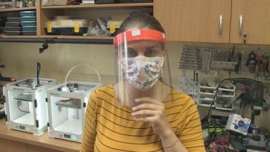 Учени от Русенския университет прават предпазни шлемове за лекарите
