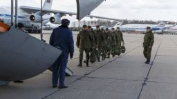 Военните лекари от Русия пристигнаха в Италия 