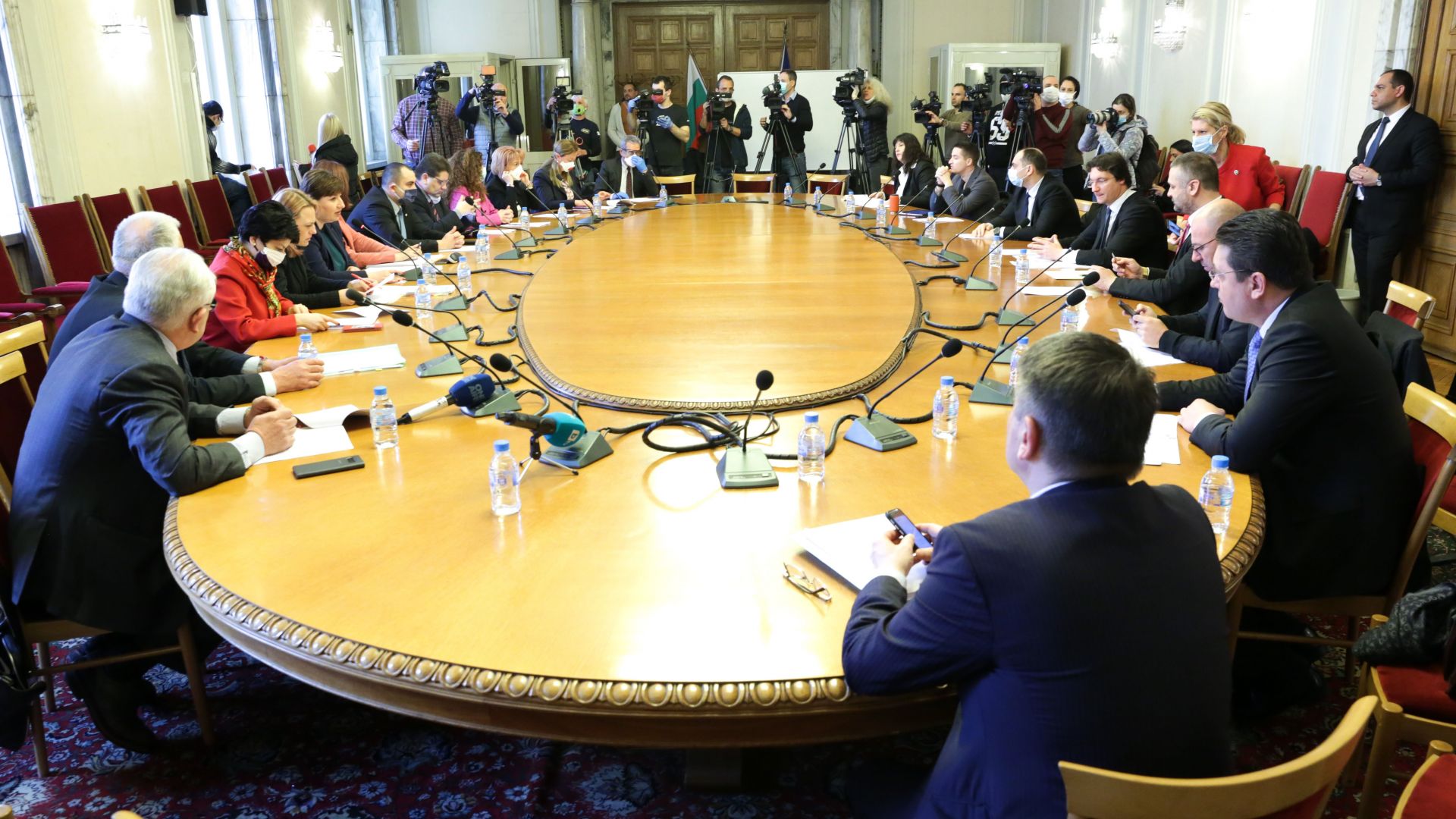 Единодушно правната комисия в Народното събрание подкрепи ветото на президента