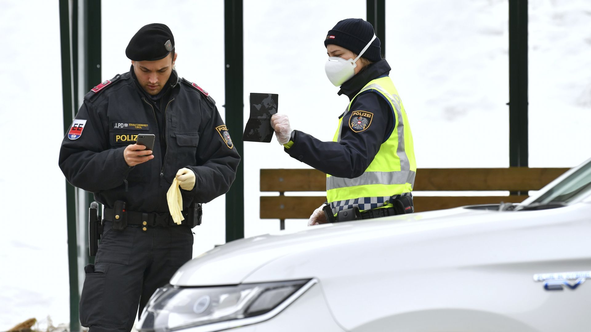 Десетки българи стоят като заложници в зимен курорт в Австрия