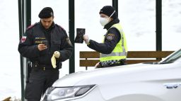 Българи, блокирани в австрийски курорт без работа: Тук е като в Банско, всичко е затворено