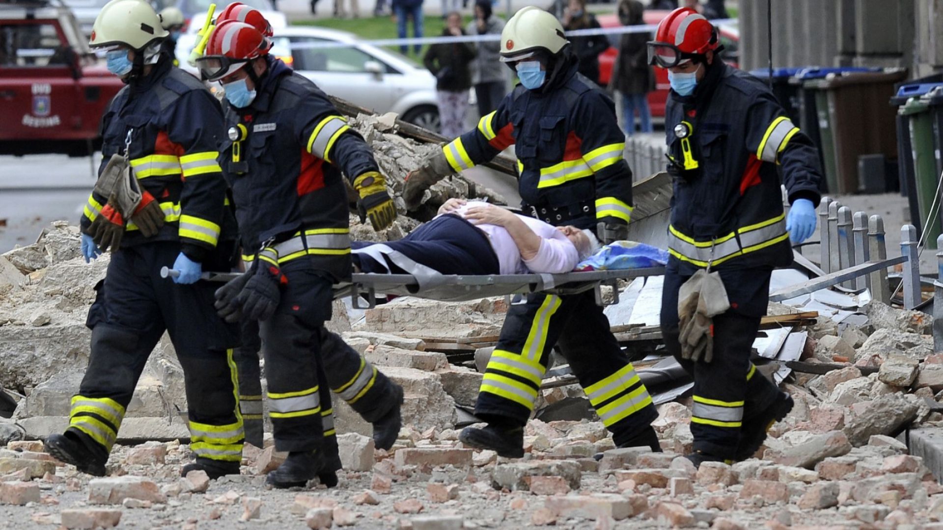 Състоянието на 15 годишното момиче което бе ранено в земетресението с