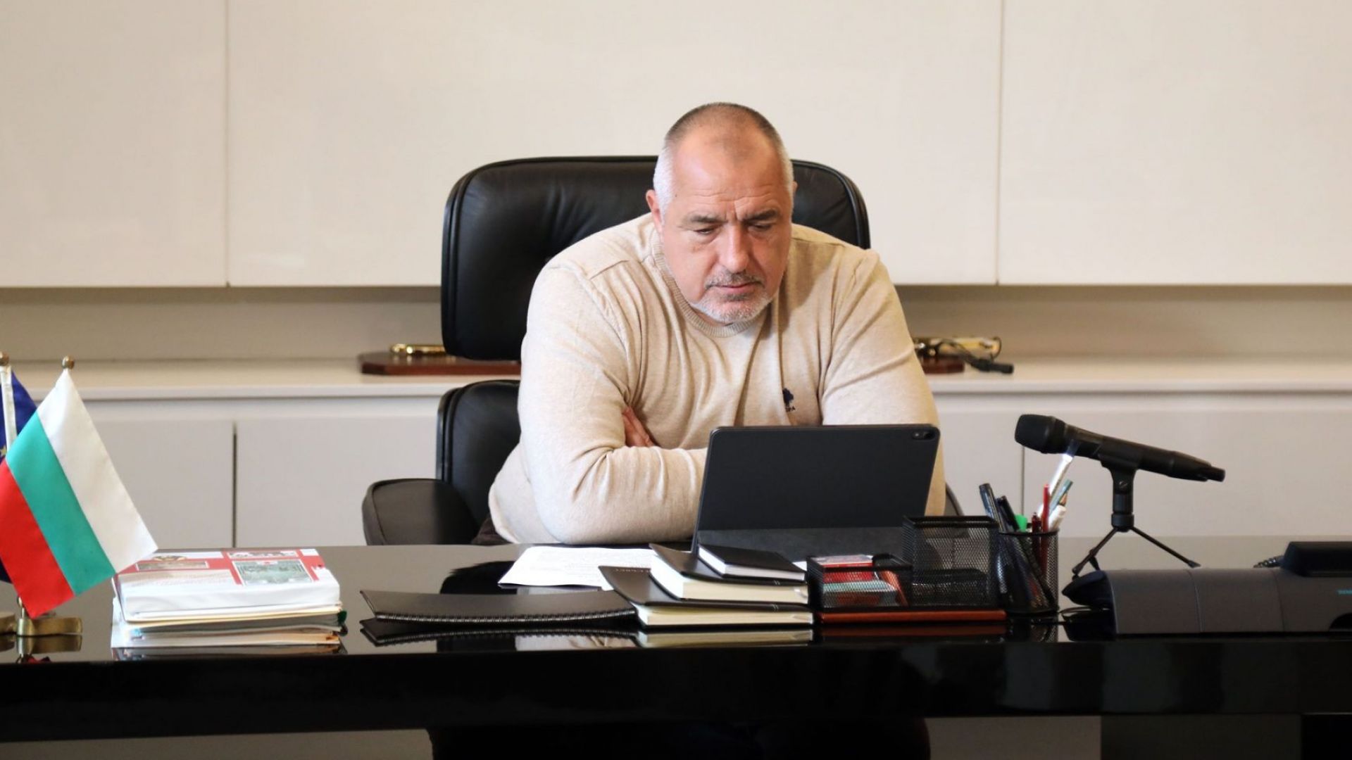Премиерът Бойко Борисов и министрите проведох днес извънредно правителствено заседание