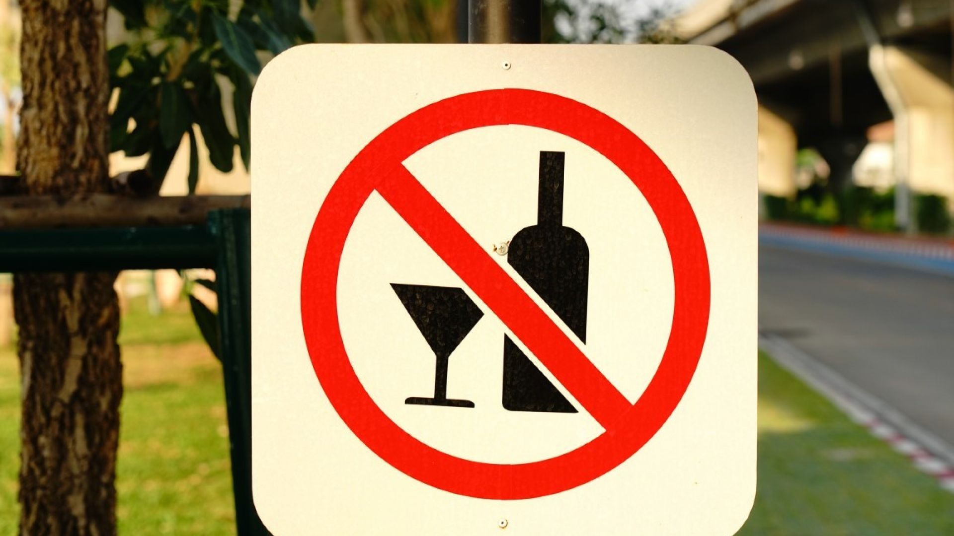 Северна Франция забрани продажбата на алкохол по време на карантина.Новият