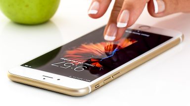 Вижте кои бизнеси най-бързо мигрират към смартфоните