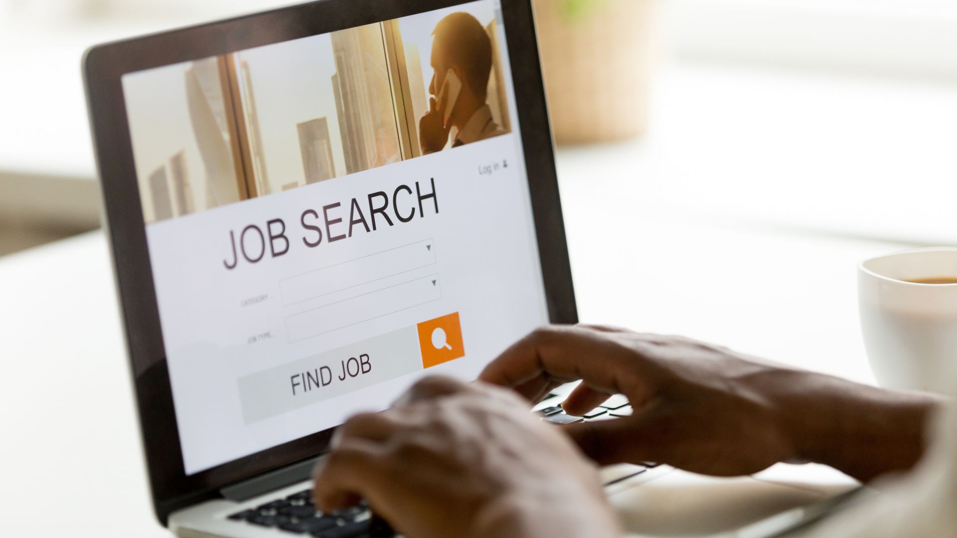 Нова електронна услуга за регистрация на търсещите работа предлагат Агенцията