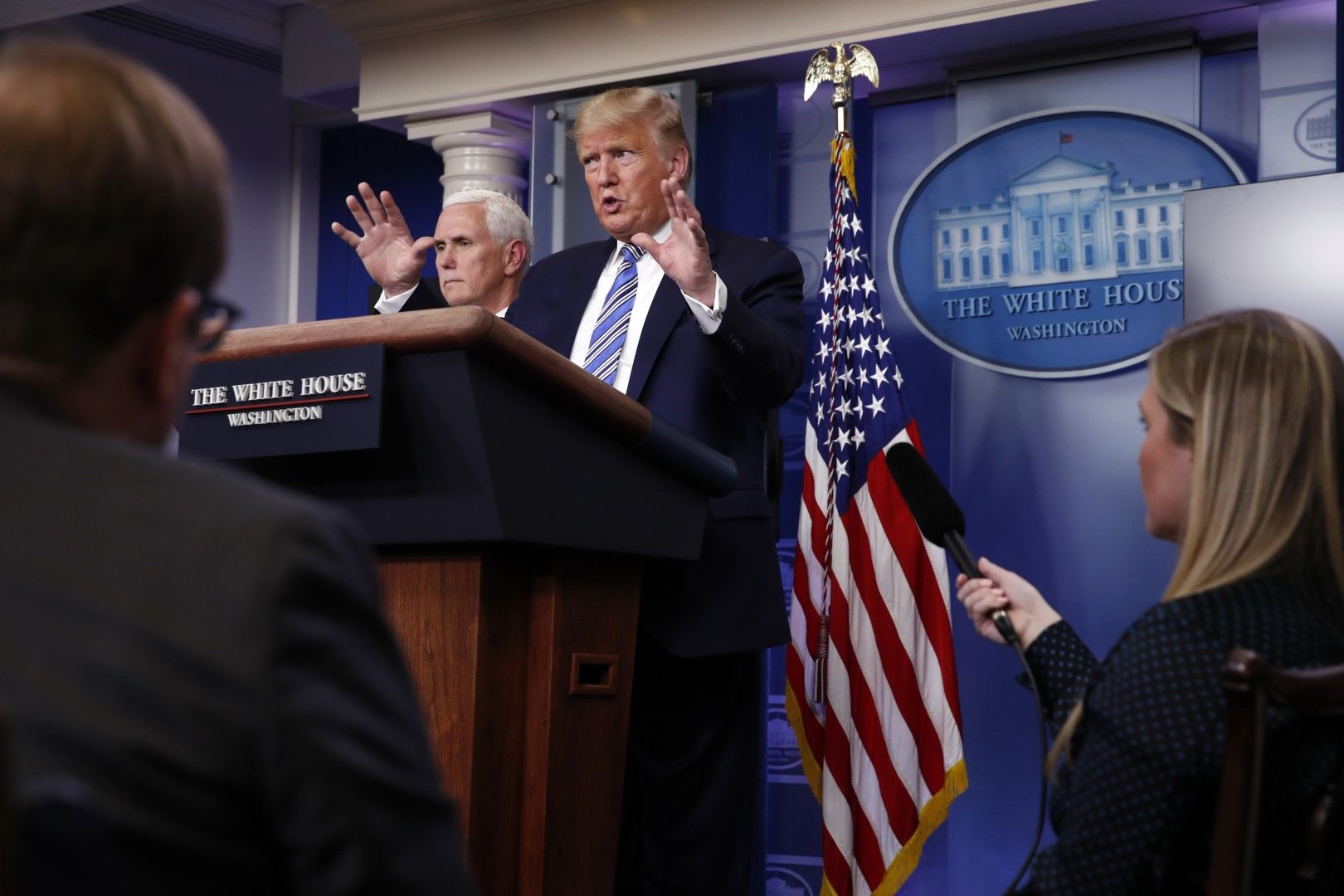 Доналд Тръмп и вицепрезидентът Майк Пенс дават пресконференция в Белия дом за коронавируса, 23 март