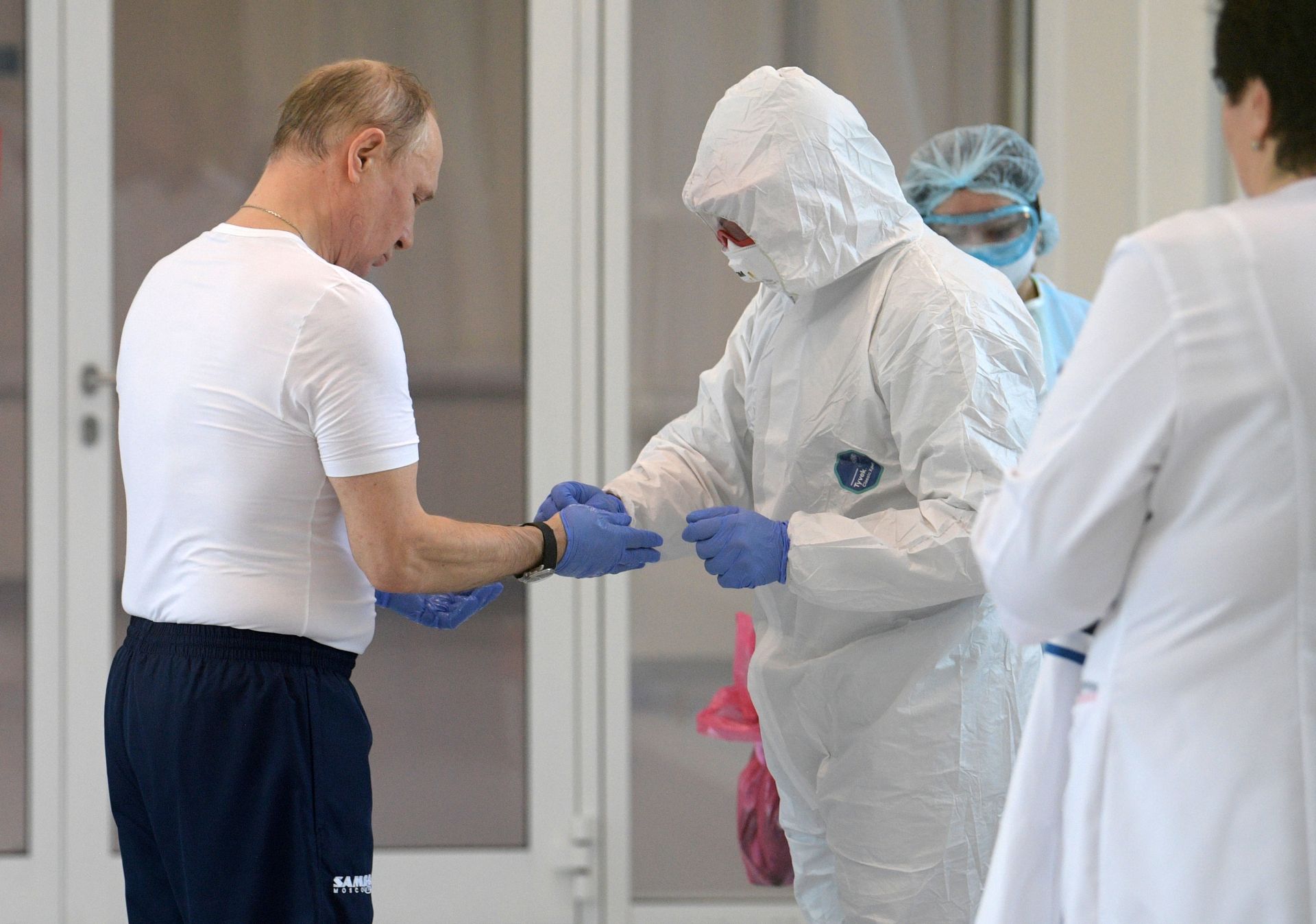Преди година Владимир Путин посети болница за лечение на пациенти с коронавирус