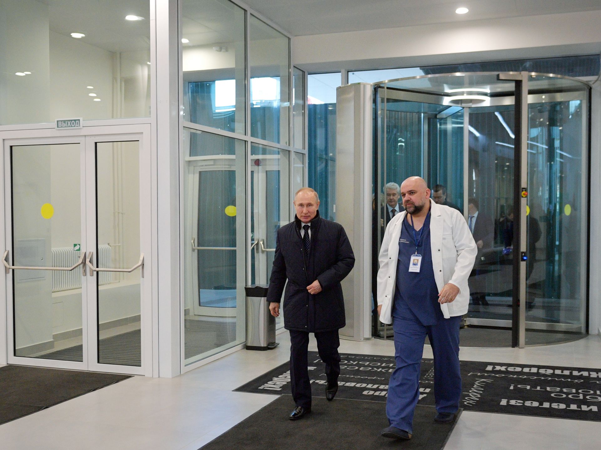 Путин в болницата, ръководена от соктор Денис Проценко