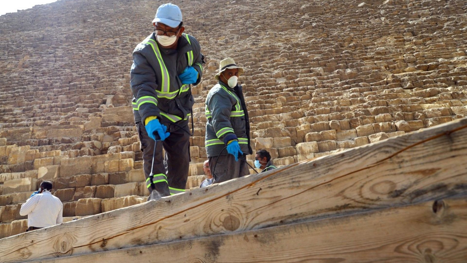 Властите в Египет са започнали усилена дезинфекция в района около