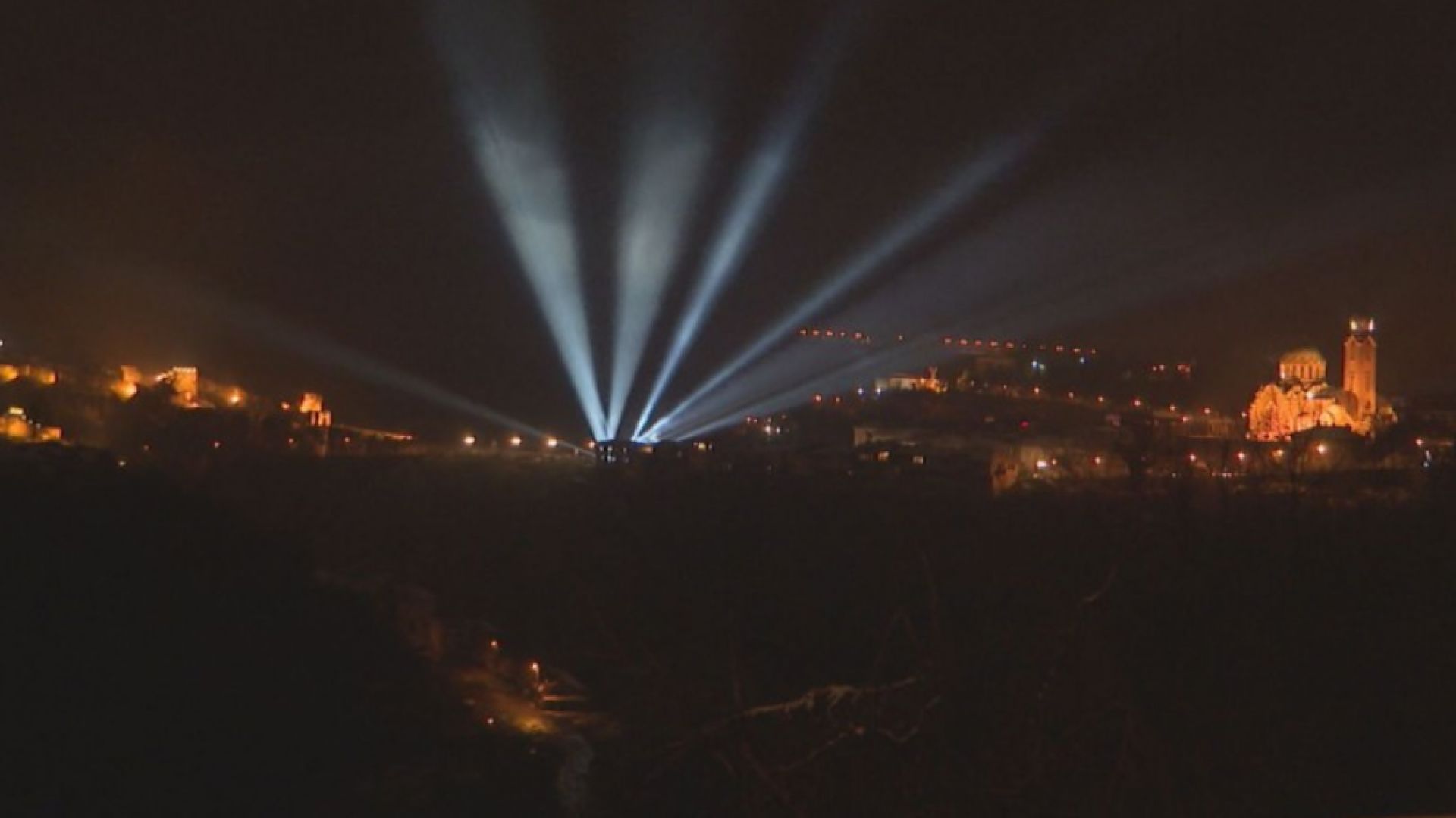 Светлинно шоу в седем града у нас имаше снощи в