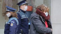Всички жители на Букурещ ще бъдат тествани за COVID-19, клиника обяви, че има ваксина