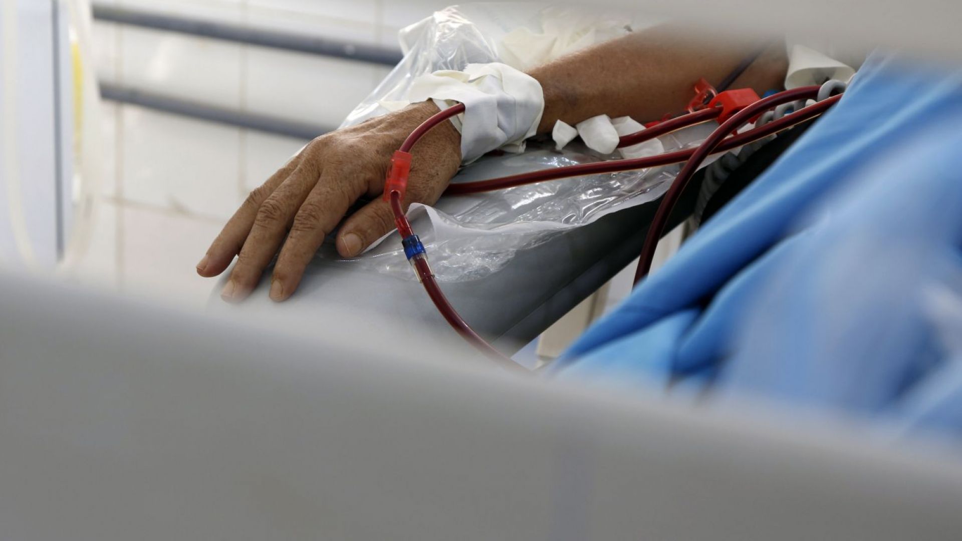 Най малко 30 души са починали а други 20 са приети