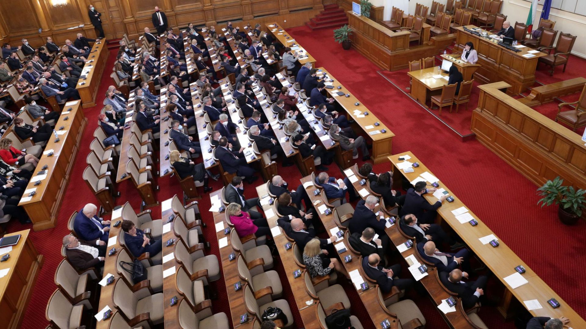 Парламентът заседава по единствена точка днес изменение на решението