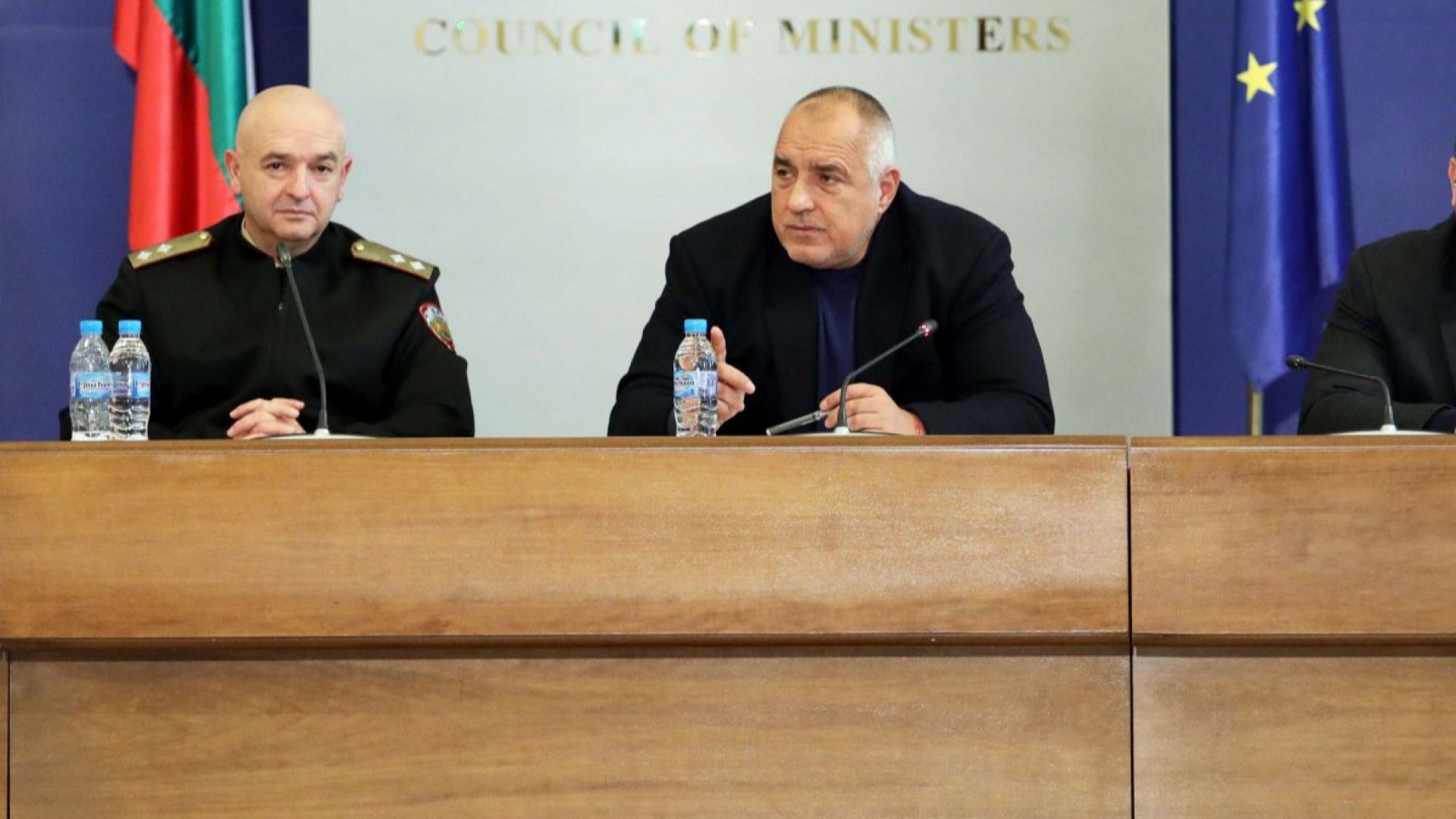 52 одобряват действията на правителството в битката с коронавируса Според