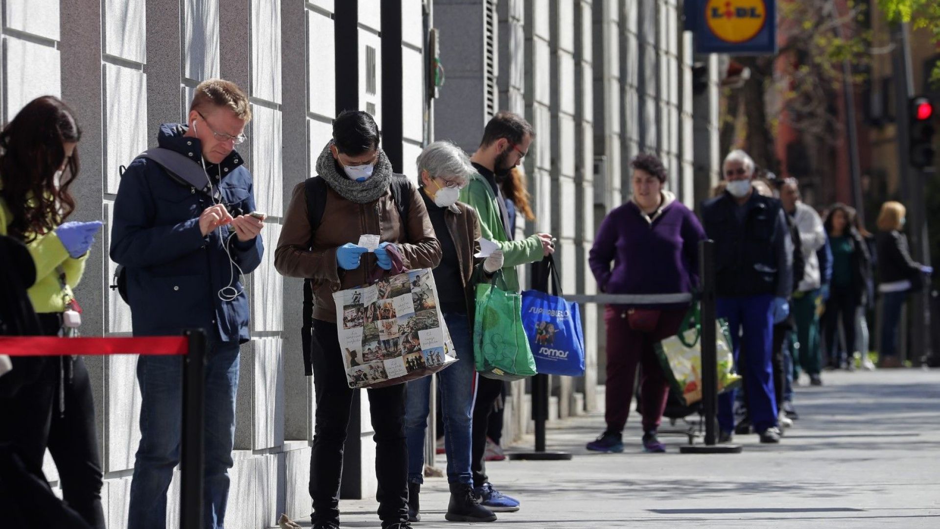 От Министерството на външните работи съобщиха че със специални полети