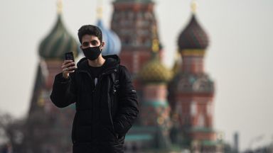 Кремъл може да продължи карантината в Русия, уморена от "неработните дни"