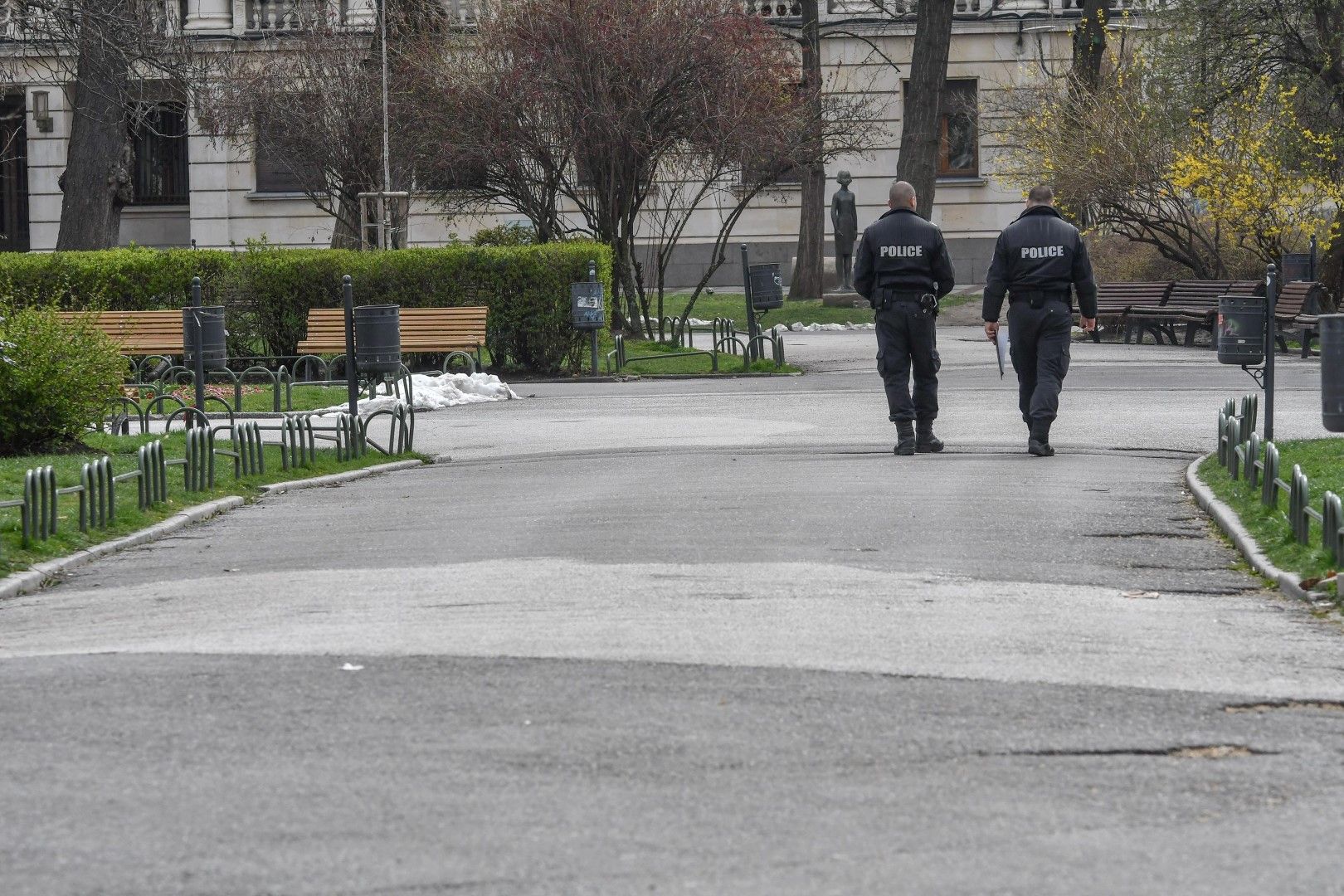 Полицията вече глобява за струпване на хора в паркове и градини