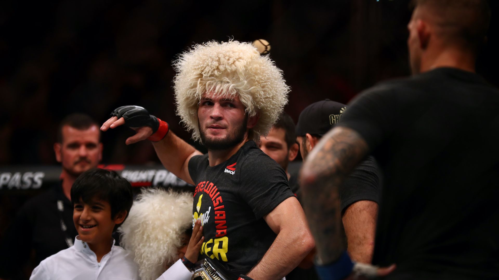 Хабиб е "заклещен" в Русия, разминава се с UFC 249?